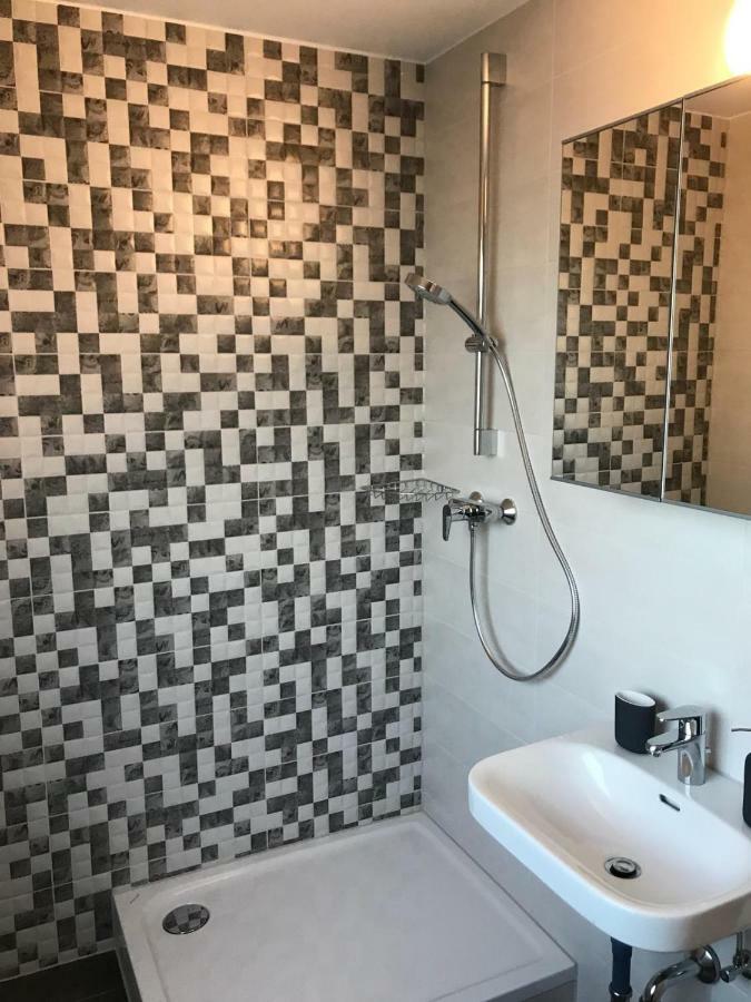 Pension Qmt Reutlingen Extérieur photo